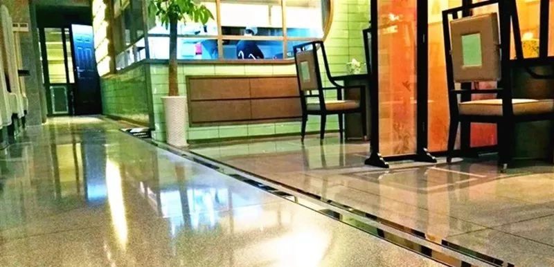 長(zhǎng)沙市逸彩環(huán)?？萍加邢薰?長(zhǎng)沙地坪材料,逸彩環(huán)?？萍?地坪材料,環(huán)氧樹(shù)脂地坪,金剛砂耐磨地坪